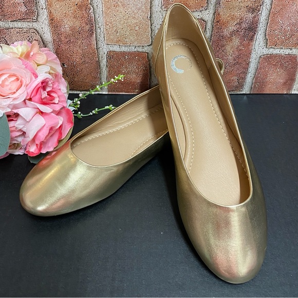 Women’s Comfort Ballet Kavn Flats - Picture 8 of 9